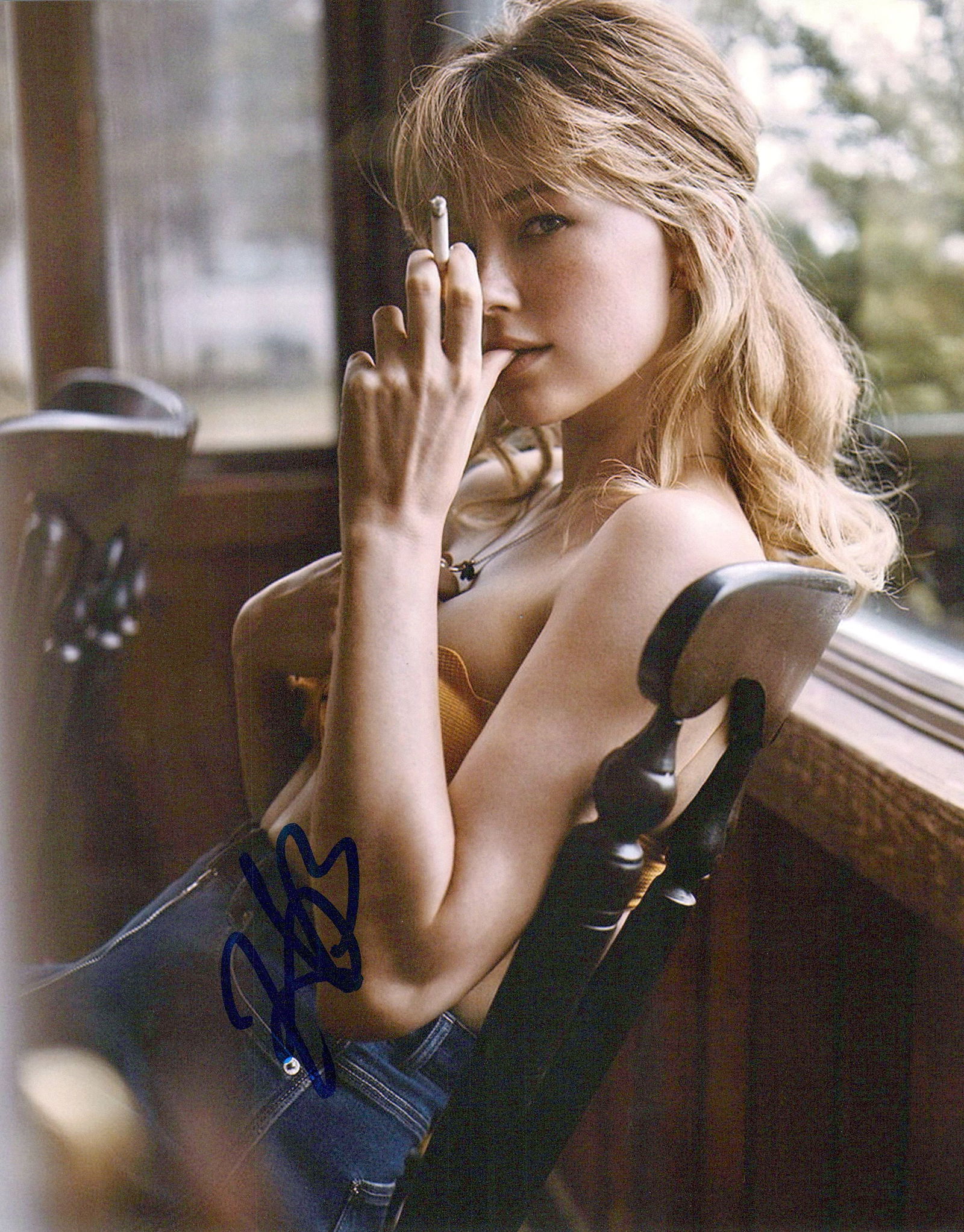 Hayley Bennett MAGNIFICENT SEVEN / SWALLOW In Person Signed Photo: Photo size is 8x10. Hayley Bennett in person signed photo. Hayley Bennett has done such movies as SWALLOW, THE MAGNIFICENT SEVEN, and THE GIRL ON THE TRAIN.