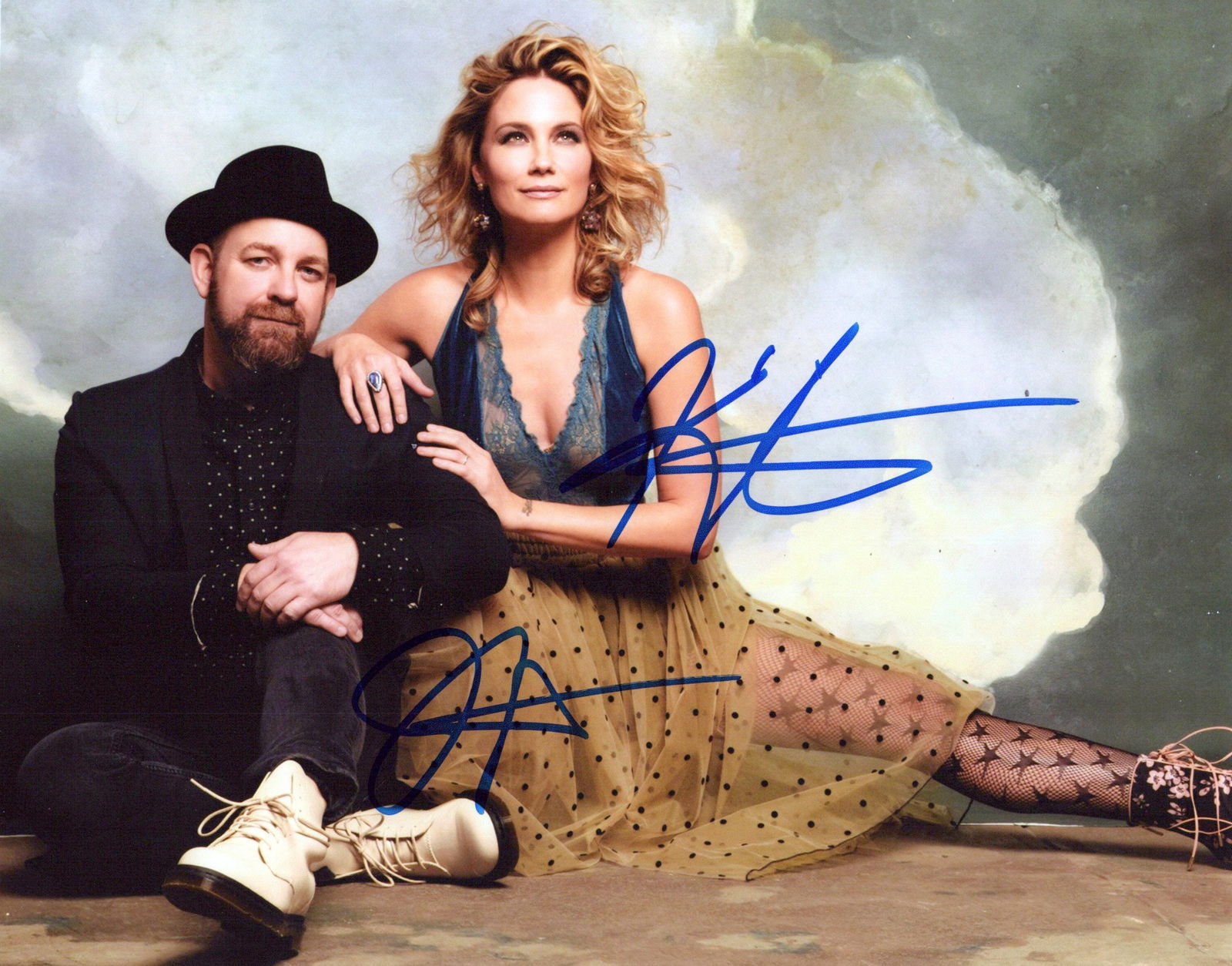 Jennifer Nettles / Kristian Bush SUGARLAND In Person Signed Photo: Photo size is 8x10. Jennifer Nettles / Kristian Bush in person signed photo. Sugarland is an American country music duo formed in Douglas, Georgia. The duo consists of singer-songwriters Jennifer Nett