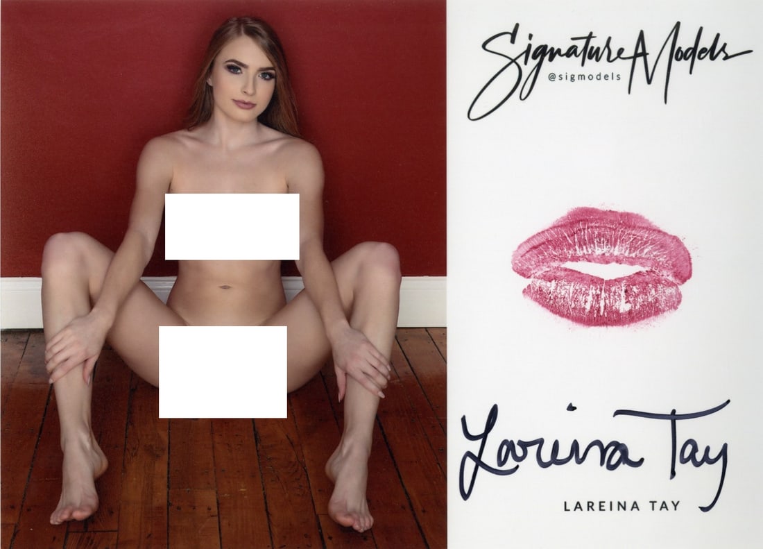 Lareina Tay LIP PRINT KISS CARD In Person Signed Photo: Photo size is 5x7. PRIVATE SIGNING. Popular glamour model. Sexy in person signed nude portrait. She has also added a lip print. This item was signed at an exclusive signing and photo shoot done on Mar