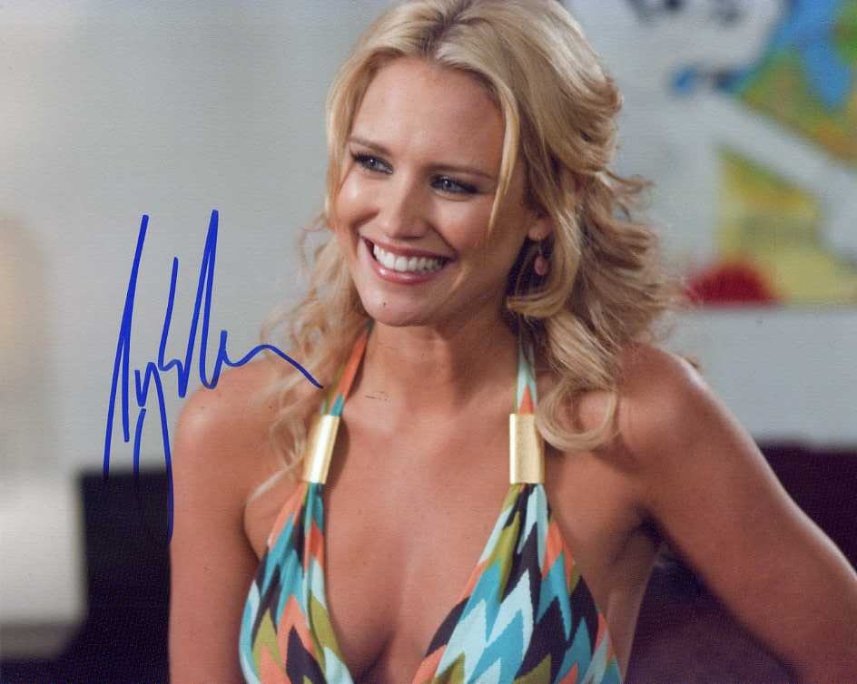 Nicky Whelan HALLPASS In Person Signed Photo: Photo size is 8x10. Nicky Whelan in person signed photo from the movie HALLPASS. Nicky Whelan as the character Leigh.