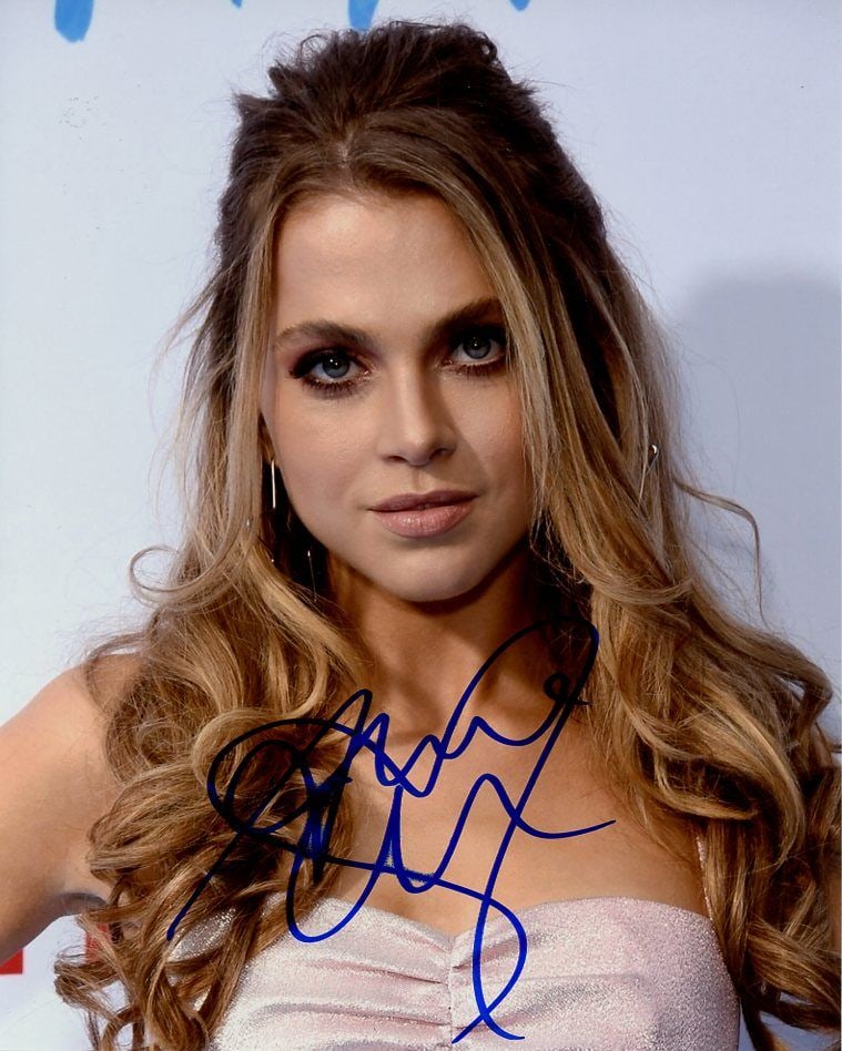 Anne Winters 13 REASONS / NIGHT SCHOOL In Person Signed Photo: Photo size is 8x10. Anne Winters pretty in person signed autographed photo. Anne Winters has done such TV and movies as 13 REASONS WHY, NIGHT SCHOOL, and ZAC AND MIA