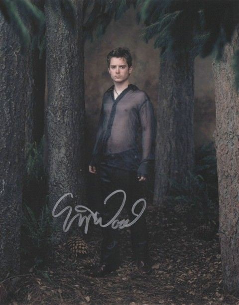 Elijah Wood FREE WILLY / LOTR In Person Signed Photo: Photo size is 8x10. Elijah Wood in person signed photo. Elijah Wood has done such movies as LORD OF THE RINGS, ETERNAL SUNSHINE OF THE SPOTLESS MIND, and FREE WILLY.