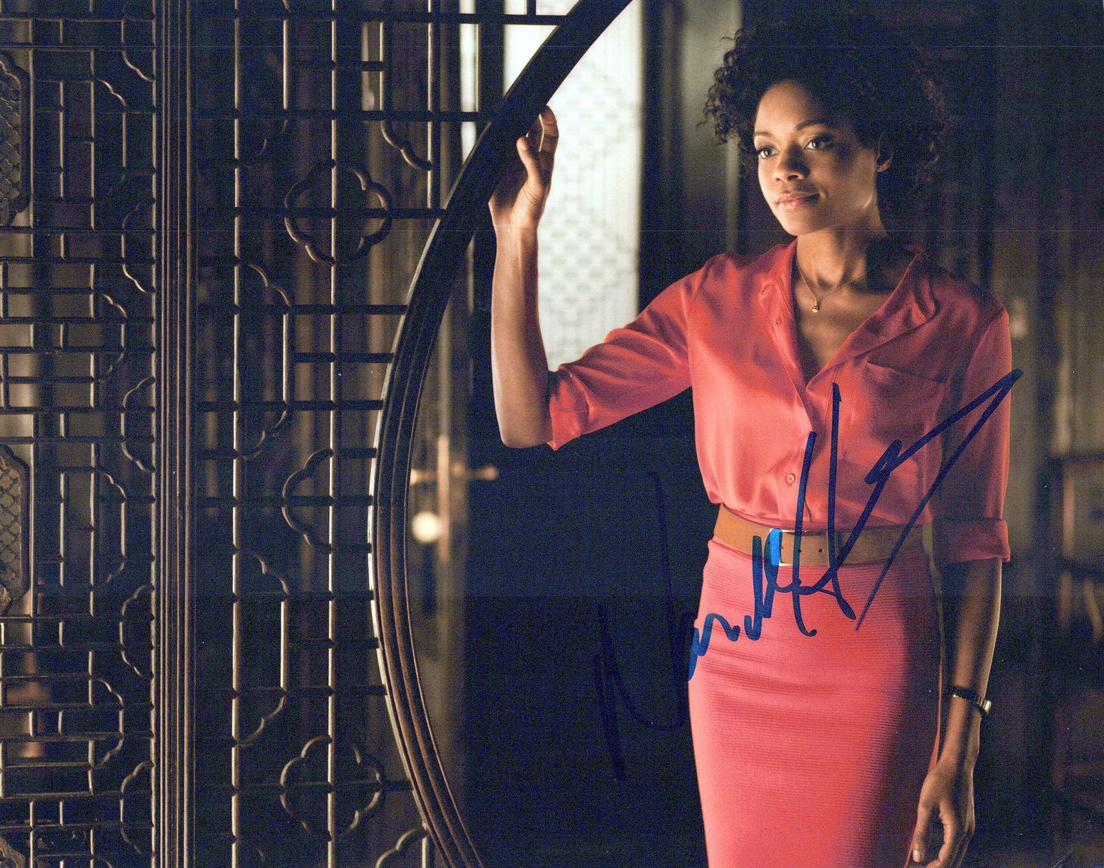 Naomi Harris (James Bond) SKYFALL In Person Signed Photo: Photo size is 8x10. Naomi Harris in person signed photo from the James Bond movie SKYFALL. Naomi Harris as the character Eve.