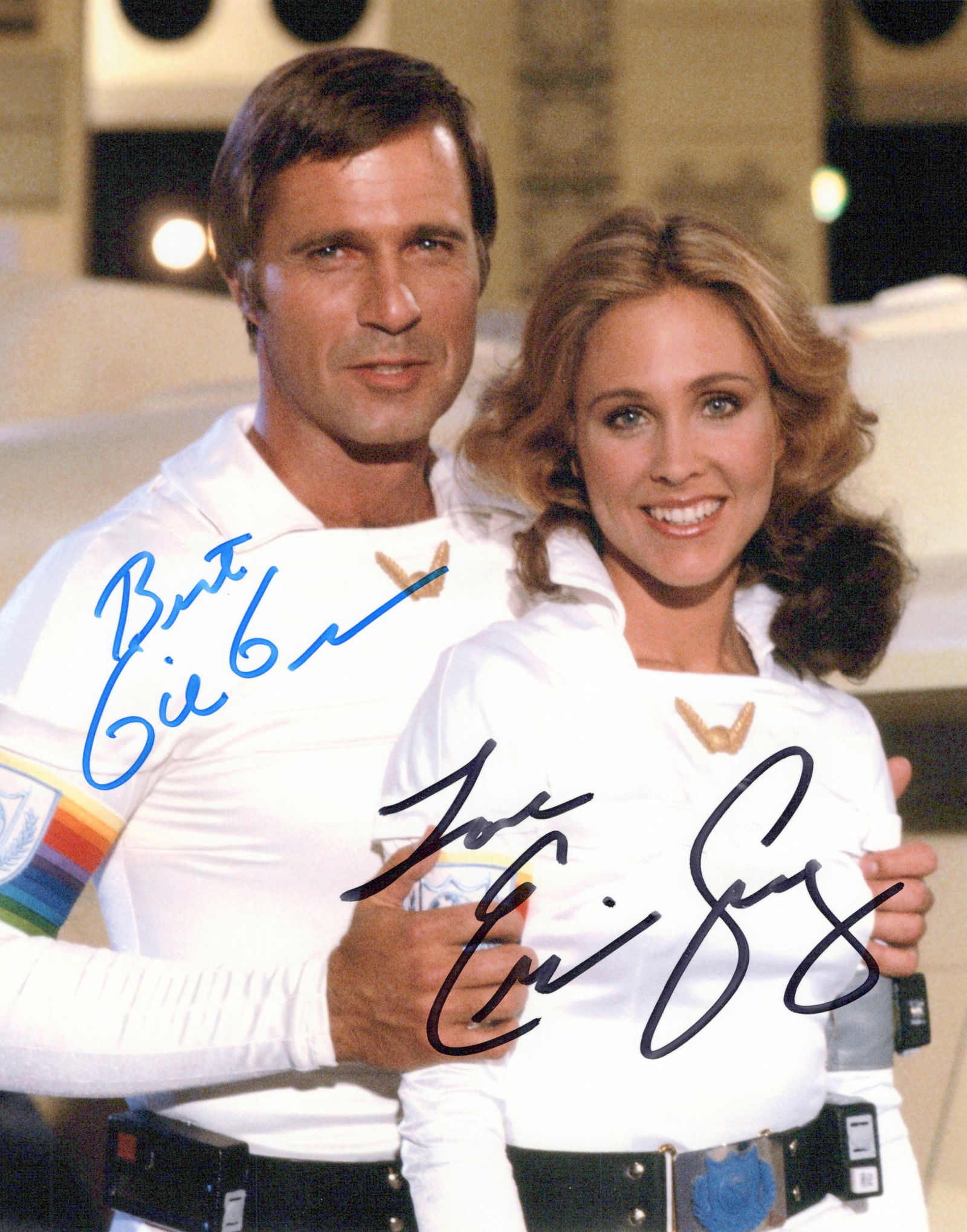 Gil Gerard (1943-2025) / Erin Gray BUCK ROGERS In Person Signed Photo: Photo size is 8x10. Gil Gerard (1943-2025) / Erin Gray in person signed photo from the TV series BUCK ROGERS IN THE 25TH CENTURY. Gil Gerard as the character Buck Rogers. Erin Gray as the character Wi