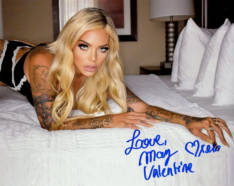 May Valentine NWA WRESTLER In Person Signed Photo: Photo size is 8x10. PRIVATE SIGNING. May Valentine in person signed photo. Mayra Dias Gomes is a Brazilian author, reporter, media personality and professional wrestling personality. She currently pla