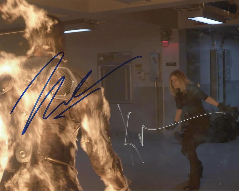 Kate Mara / Michael be Jordan FANTASTIC FOUR In Person Signed Photo: Photo size is 8x10. In person signed photo signed by both Michael Jordan and Kate Mara from the movei FANTASTIC FOUR