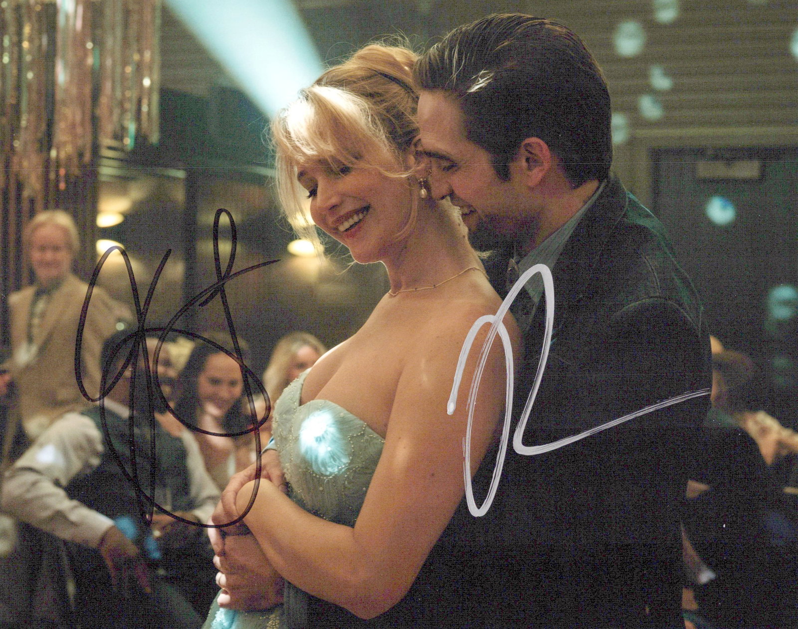 Jennifer Lawrence / Robert Pattinson DIE MY LOVE In Person Signed Photo: Photo size is 8x10. Jennifer Lawrence / Robert Pattinson in person signed photo from the movie DIME I LOVE. Jennifer Lawrence as the character Grace. Robert Pattinson as the character Jackson.