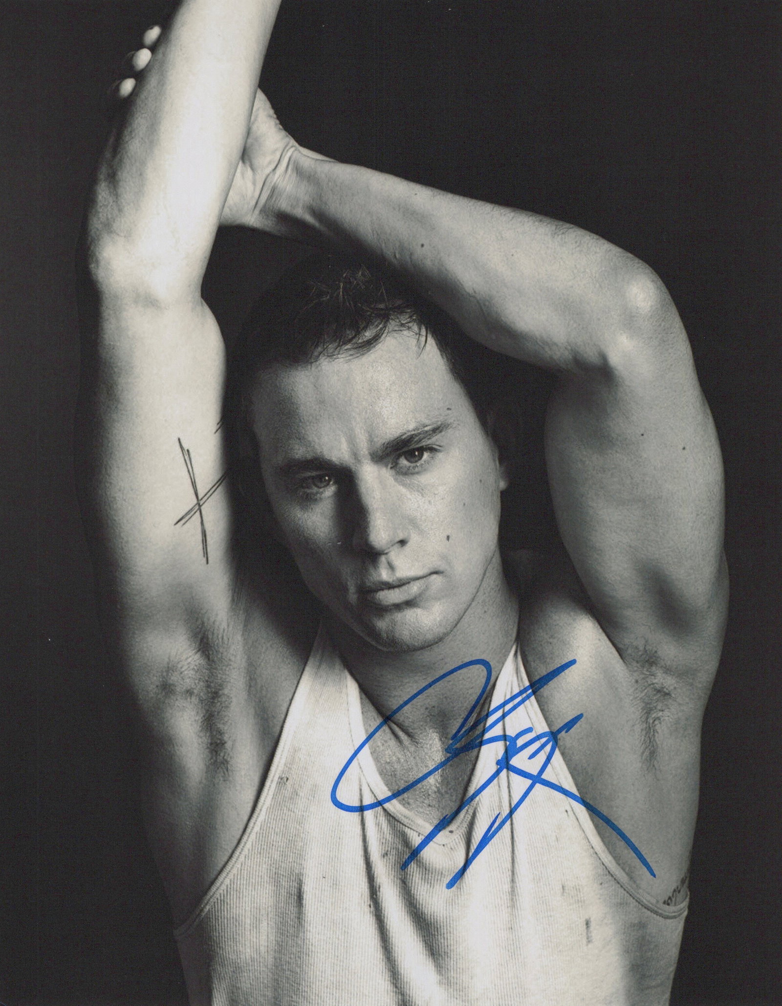Channing Tatum MAGIC MIKE / TMNT In Person Signed Photo: Photo size is 8x10. Channing Tatum in person signed photo. Channing Tatum has done such movies as MAGIC MIKE, TEENAGE MUTANT NINJA TURTLES, and WHITE HOUSE DOWN.