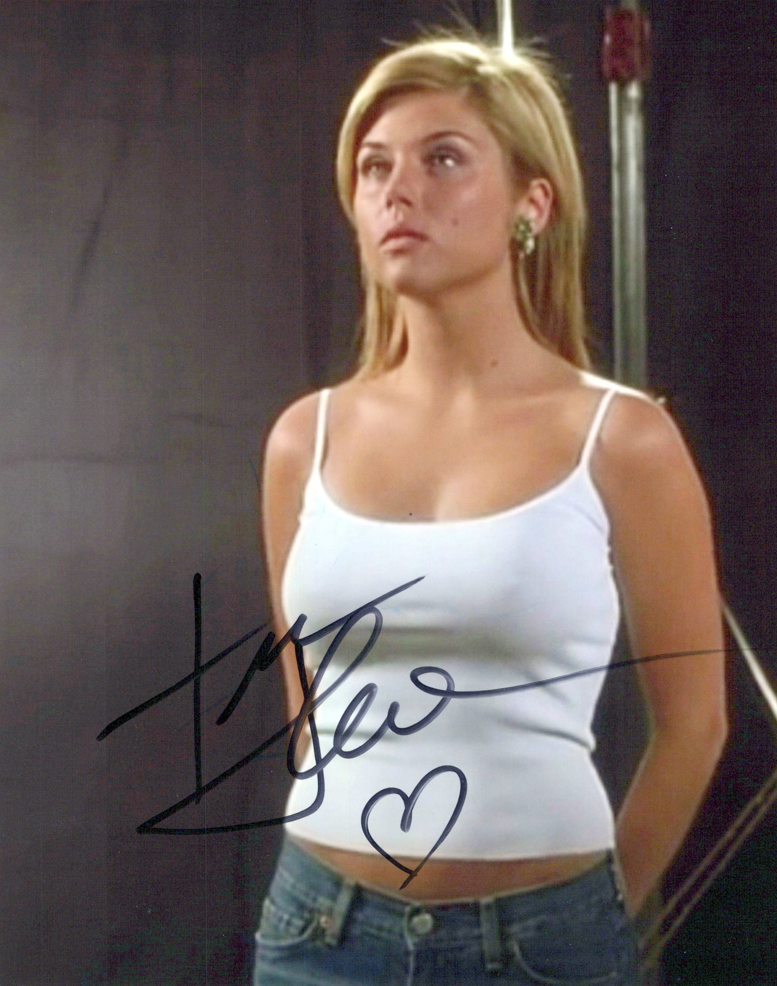 Tiffani Thiessen HOLLYWOOD ENDING In Person Signed Photo: Photo size is 8x10. Tiffani Thiessen in person signed photo from the movie HOLLYWOOD ENDING. Tiffani Thiessen As the character Sharon Bates. IMPERFeCTIONS: Slightly blurry image