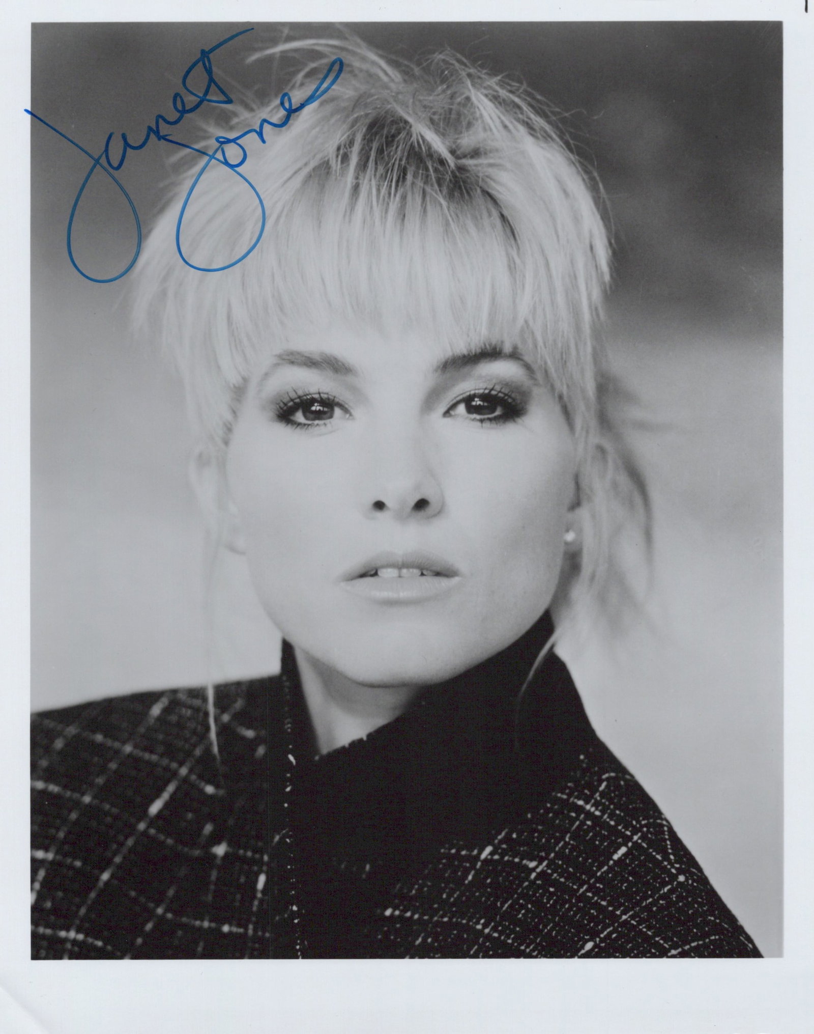 Janet Jones BEASTMASTER / ALPHA DOG In Person Signed Photo: Photo size is 8x10. Janet Jones in person signed photo. Janet Jones has done such TV and movies as POLICE ACADEMY 5, A CHORUS LINE, and ALPHA DOG.