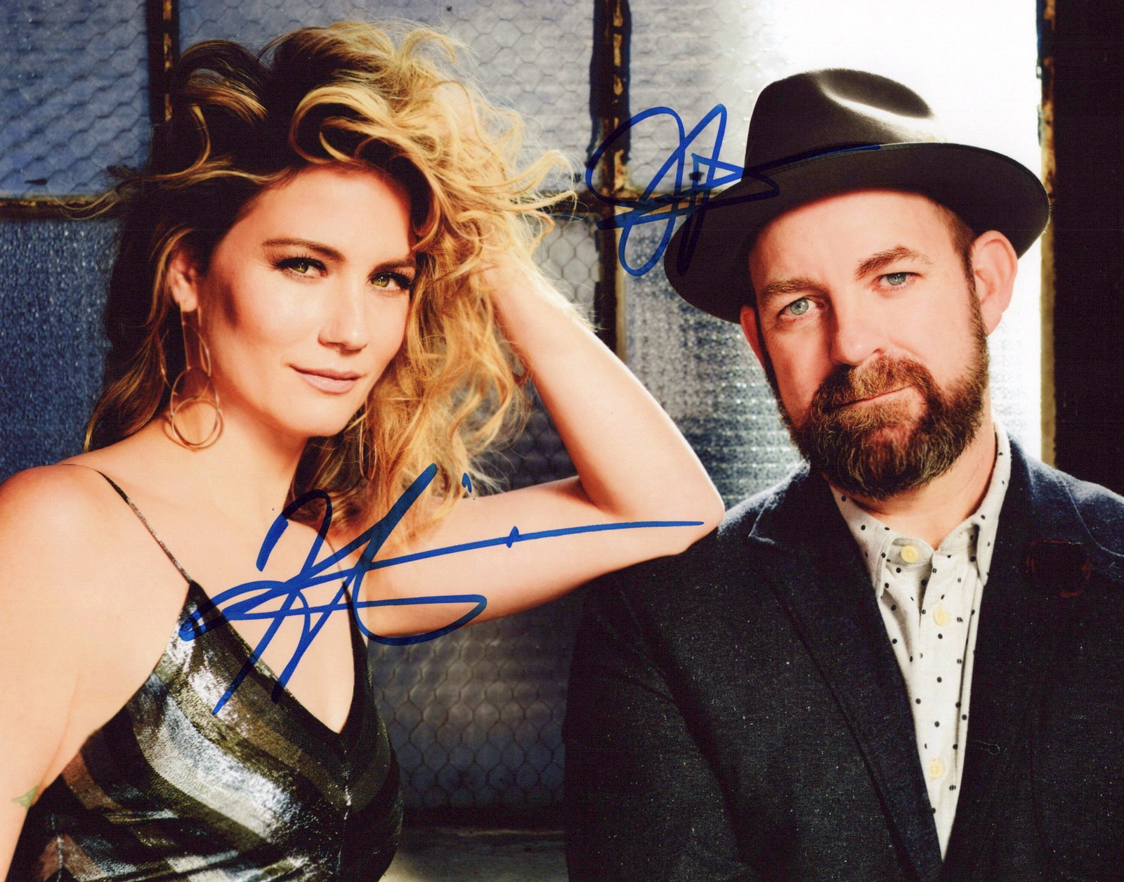 Jennifer Nettles / Kristian Bush SUGARLAND In Person Signed Photo: Photo size is 8x10. Jennifer Nettles / Kristian Bush in person signed photo. Sugarland is an American country music duo formed in Douglas, Georgia. The duo consists of singer-songwriters Jennifer Nett