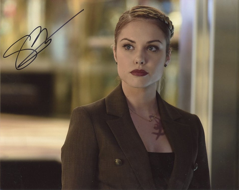 Stephanie Bennett SHADOWHUNTERS In Person Signed Photo: Photo size is 8x10. Stephanie Bennett in person signed autographed photo from the TV series SHADOWHUNTERS. Stephanie Bennett as the character Lydia Branwell.