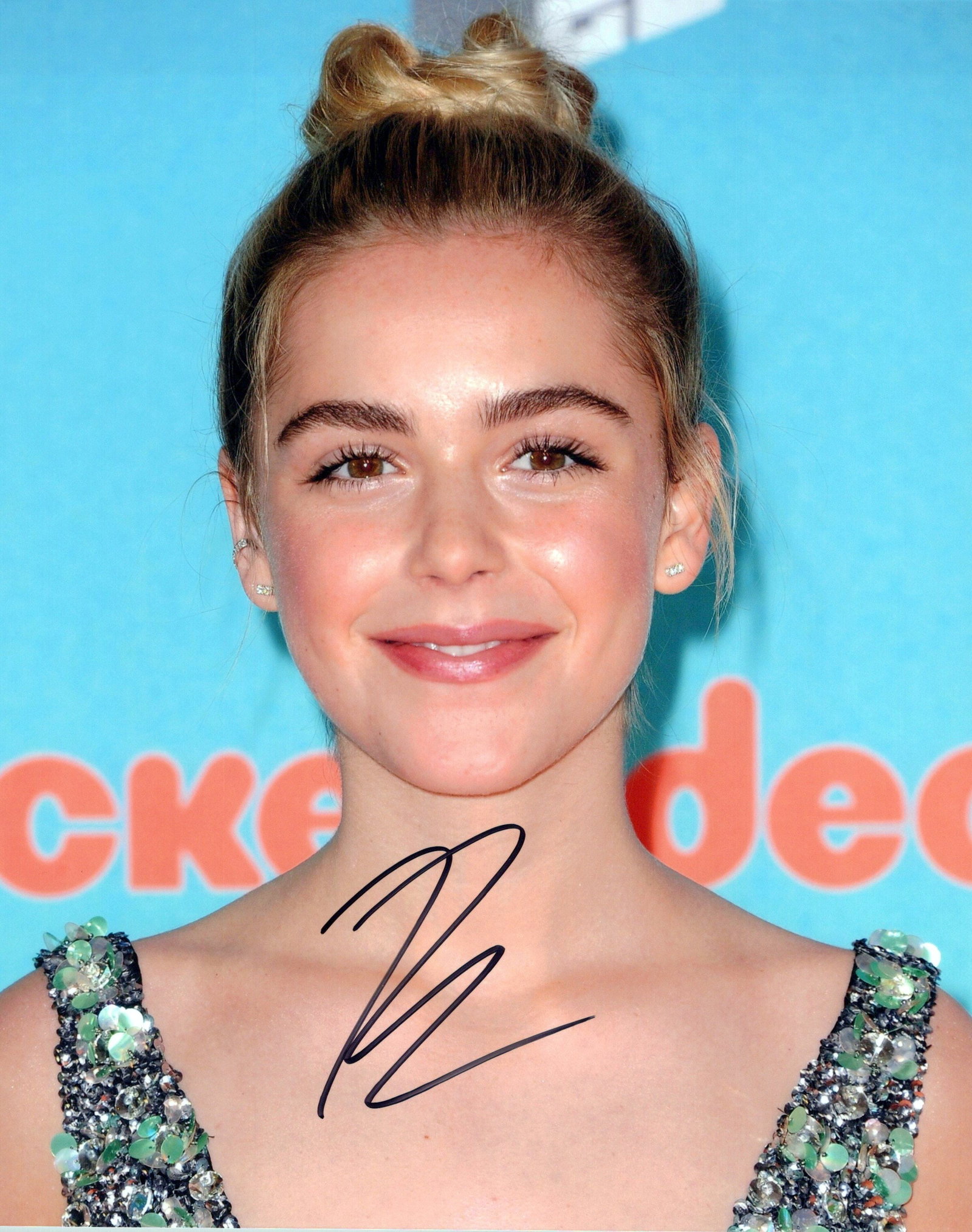 Kiernan Shipka SABRINA / MAD MEN In Person Signed Photo: Photo size is 8x10. Kiernan Shipka beautiful close-up in person signed photo. Kiernan Shipka has done such TV and movies as MAD MEN, FLOWERS IN THE ATTIC, and THE SILENCE