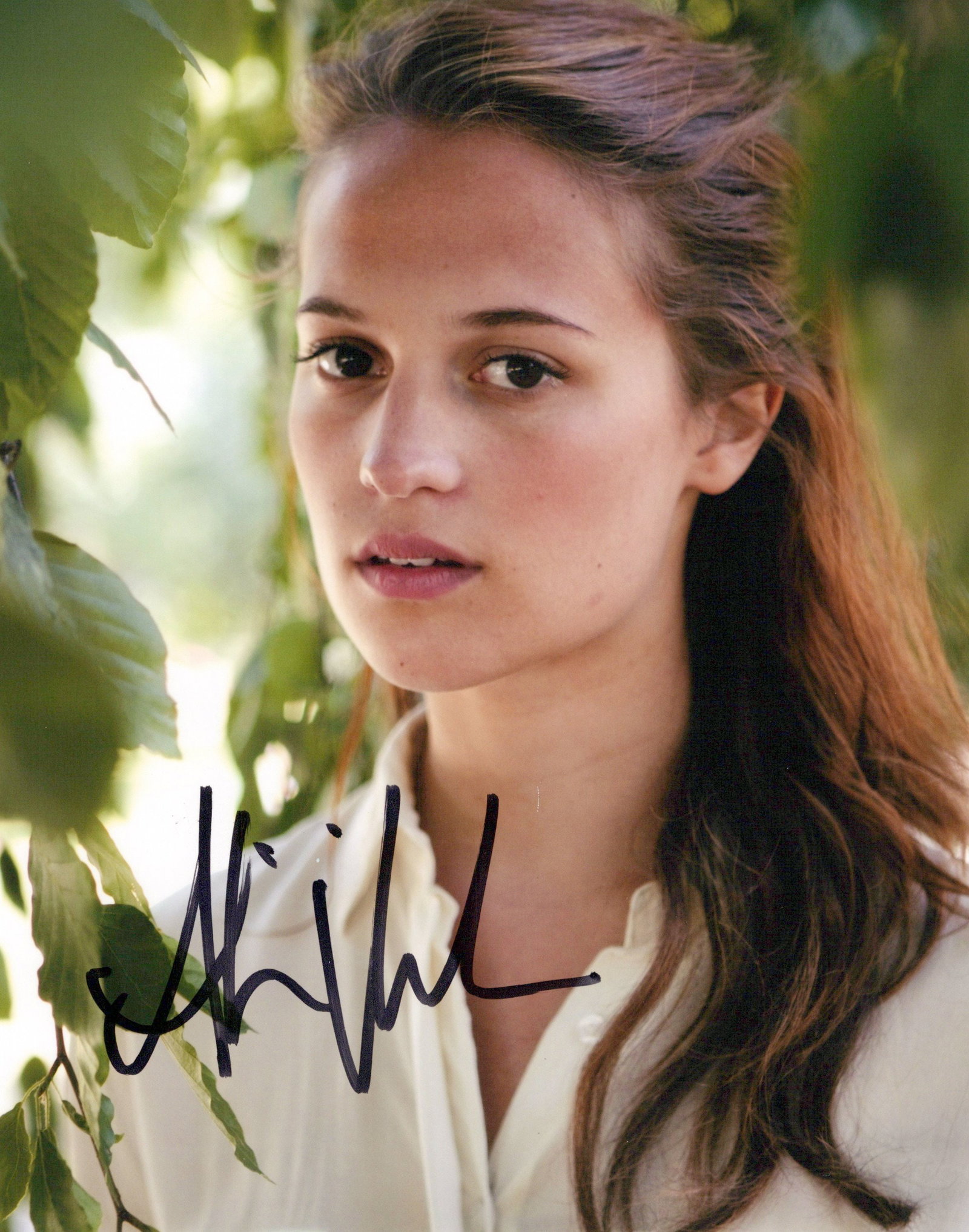 Alicia Vikander STUNNING / TOMB RAIDER In Person Signed Photo: Photo size is 8x10. Alicia Vikander in person signed autographed photo. Alicia Vikander has been in such movies as TOMB RAIDER, JASON BOURNE, and EX MACHINA