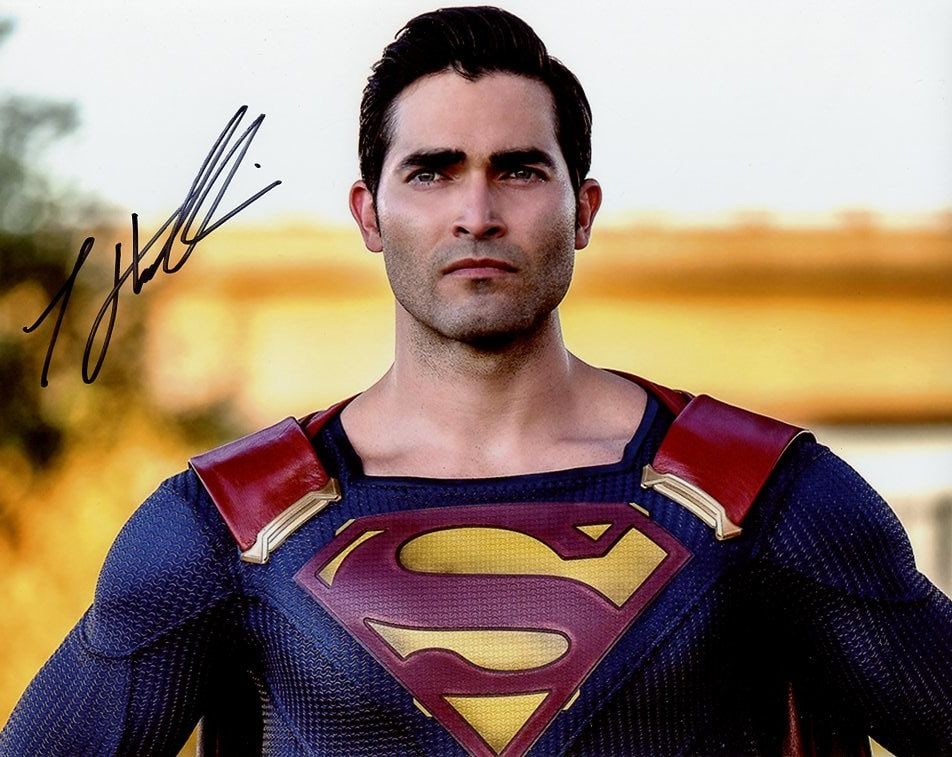 Tyler Hoechlin SUPERMAN AND LOIS In Person Signed Photo (1 of 1)