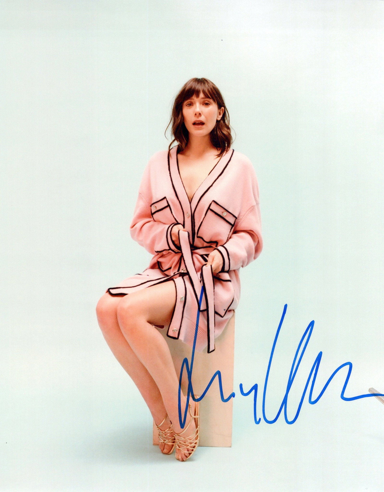 Elizabeth Olsen GORGEOUS In Person Signed Photo: Photo size is 8x10. Elizabeth Olsen in person signed autographed photo. Elizabeth Olsen has been in such movies as THE AVENGERS, CAPTAIN AMERICA, and GODZILLA