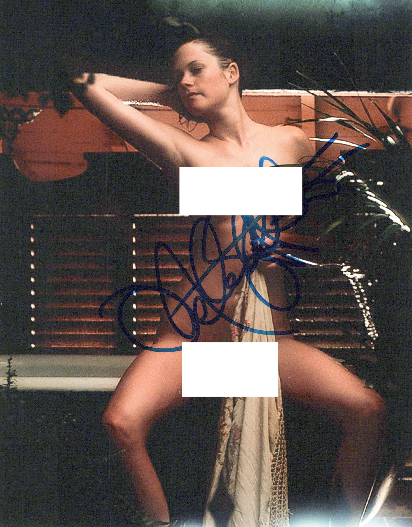 Melanie Griffith WORKING GIRL / BODY DOUBLE In Person Signed Photo: Photo size is 8x10. Melanie Griffith in person signed photo. Melanie Griffith has done such movies as WORKING GIRL, THE BONFIRE OF THE VANITIES, and SOMETHING WILD.