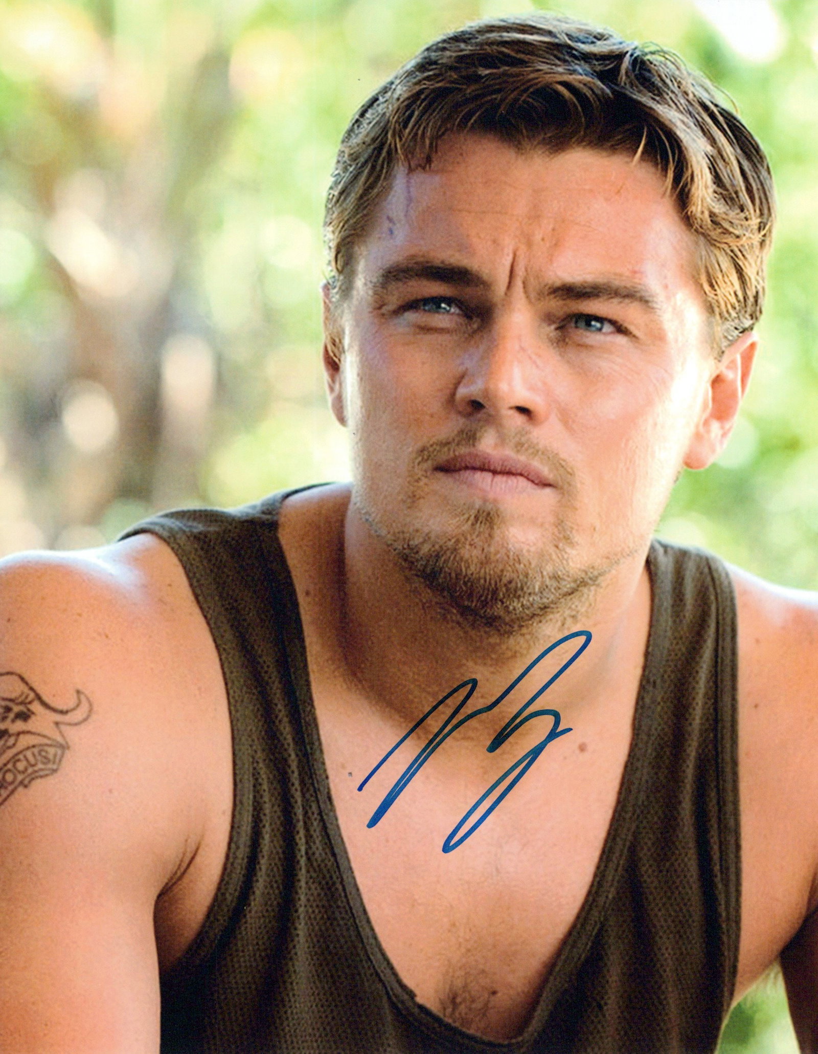 Leonardo DiCaprio BLOOD DIAMOND In Person Signed Photo: Photo size is 8x10. Leonardo DiCaprio in person signed photo from the movie BLOOD DIAMOND. Leonardo DiCaprio as the character Danny Archer.