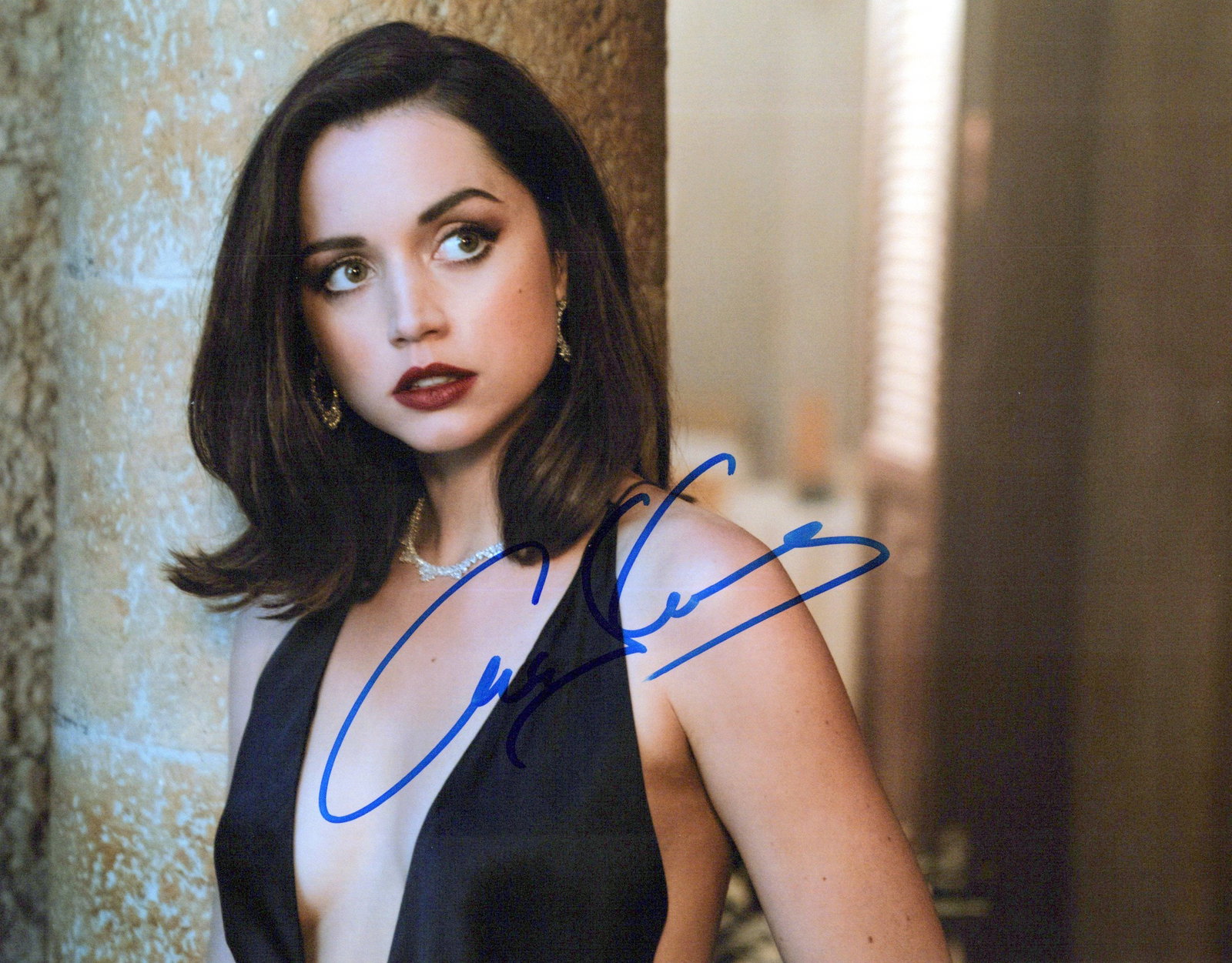 Ana de Armas (James Bond) NO TIME TO DIE In Person Signed Photo: Photo size is 8x10. Ana de Armasin person signed photo from the James Bond movie NO TIME TO DIE. Ana de Armas as the character Paloma
