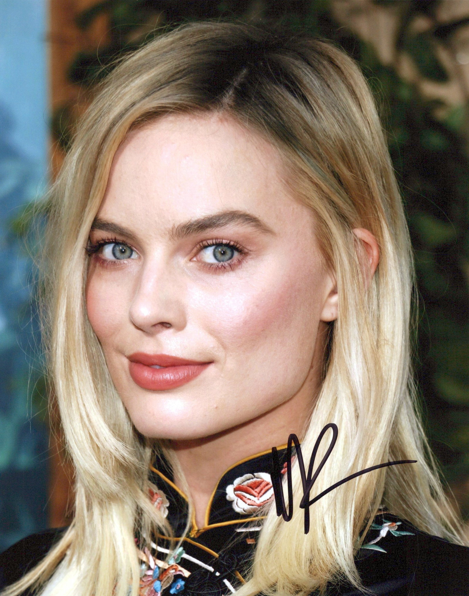 Margot Robbie BEAUTIFUL In Person Signed Photo: Photo size is 8x10. Margot Robbie in person signed autographed photo. Margot Robbie is an Australian actress and producer. She has received nominations for two Academy Awards and five BAFTA Awards. In