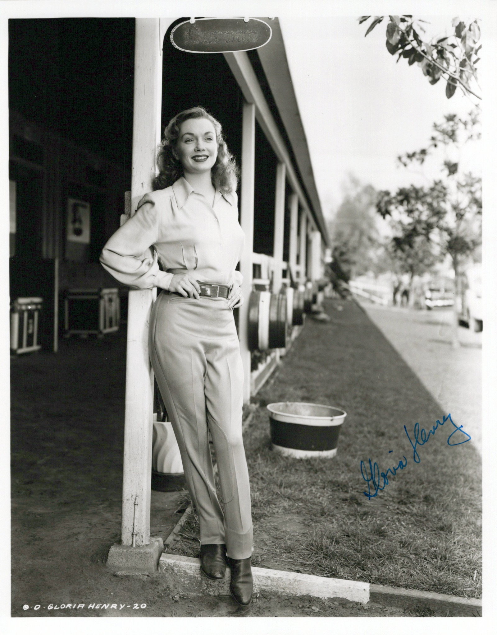 Gloria Henry (1923-2021) SPORT OF KINGS / DENNIS THE MENACE In Person Signed Photo (1 of 1)