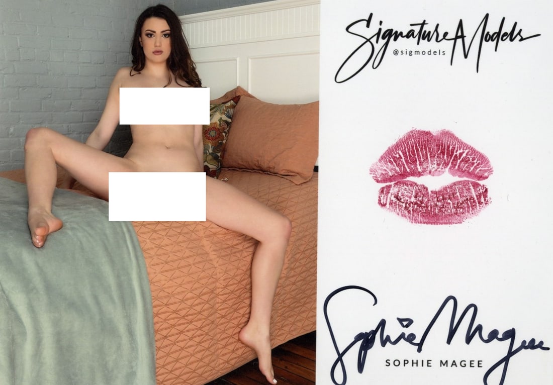 Sophie McGee LIP PRINT KISS CARD In Person Signed Photo (1 of 1)
