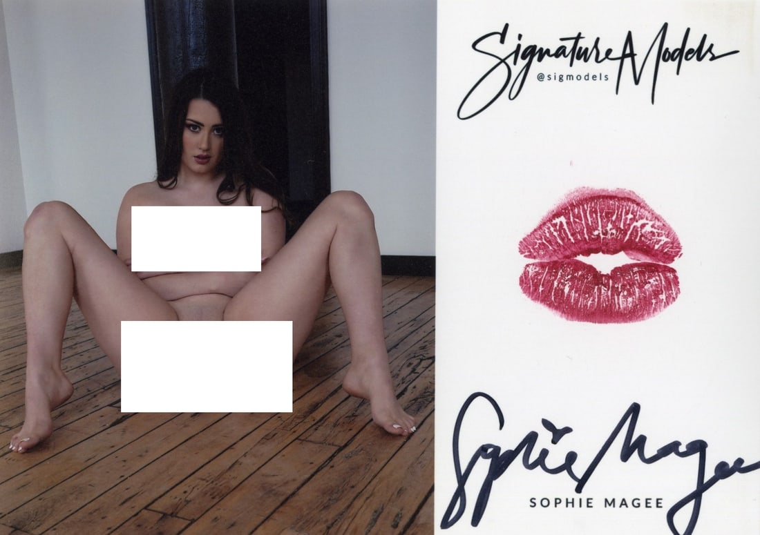 Sophie McGee LIP PRINT KISS CARD In Person Signed Photo: Photo size is 5x7. PRIVATE SIGNING. Sophie McGee in person signed photo and kiss card. Sophie McGee is a popular glamour model. This item was signed at an exclusive signing and photo shoot on October 