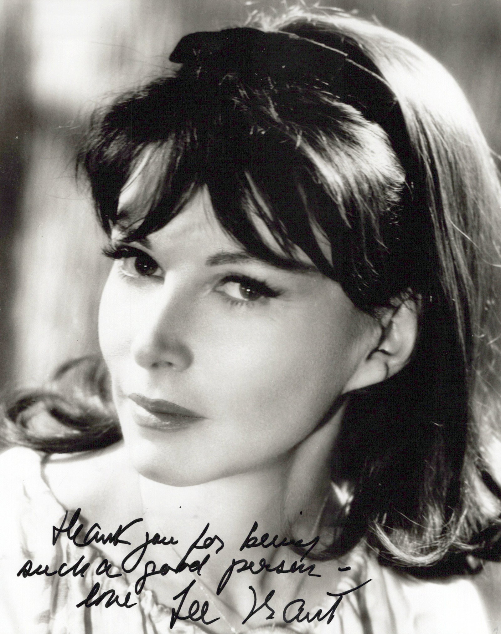 Lee Grant OMEN 2 / MULHOLLAND DRIVE Signed Photo: Photo size is 8x10. Lee Grant beautiful signed photo. Lee Grant has done such TV and movies as IN THE HEAT OF THE NIGHT, MULHOLLAND DRIVE and Airport 77