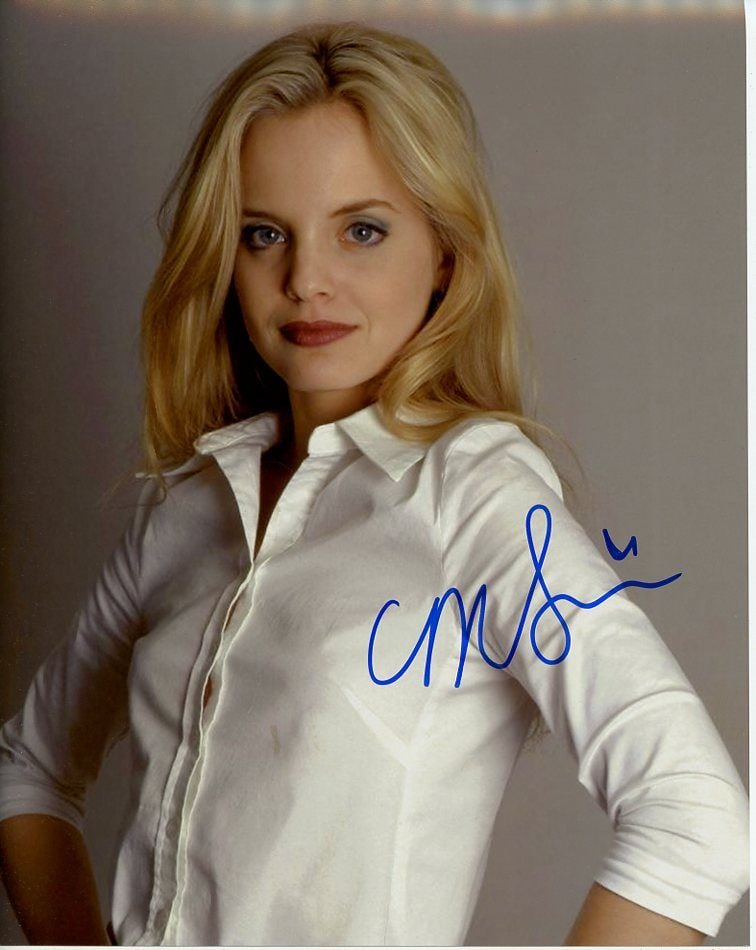 Mena Suvari AMERICAN BEAUTY / AMERICAN PIE In Person Signed Photo: Photo size is 8x10. (off color you see at top of photo is due to camera lighting. It is not on the photo) Mena Suvari in person signed photo. Mena Suvari has done such movies as AMERICAN BEAUTY, AMERI