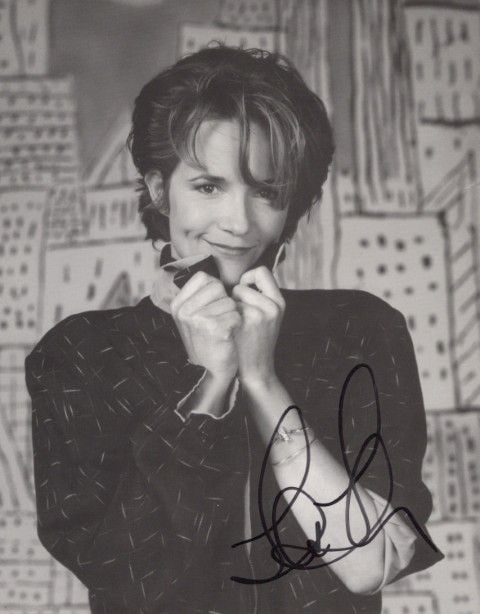 Lea Thompson BTTF / SWITCHED AT BIRTH In Person Signed Photo (1 of 1)