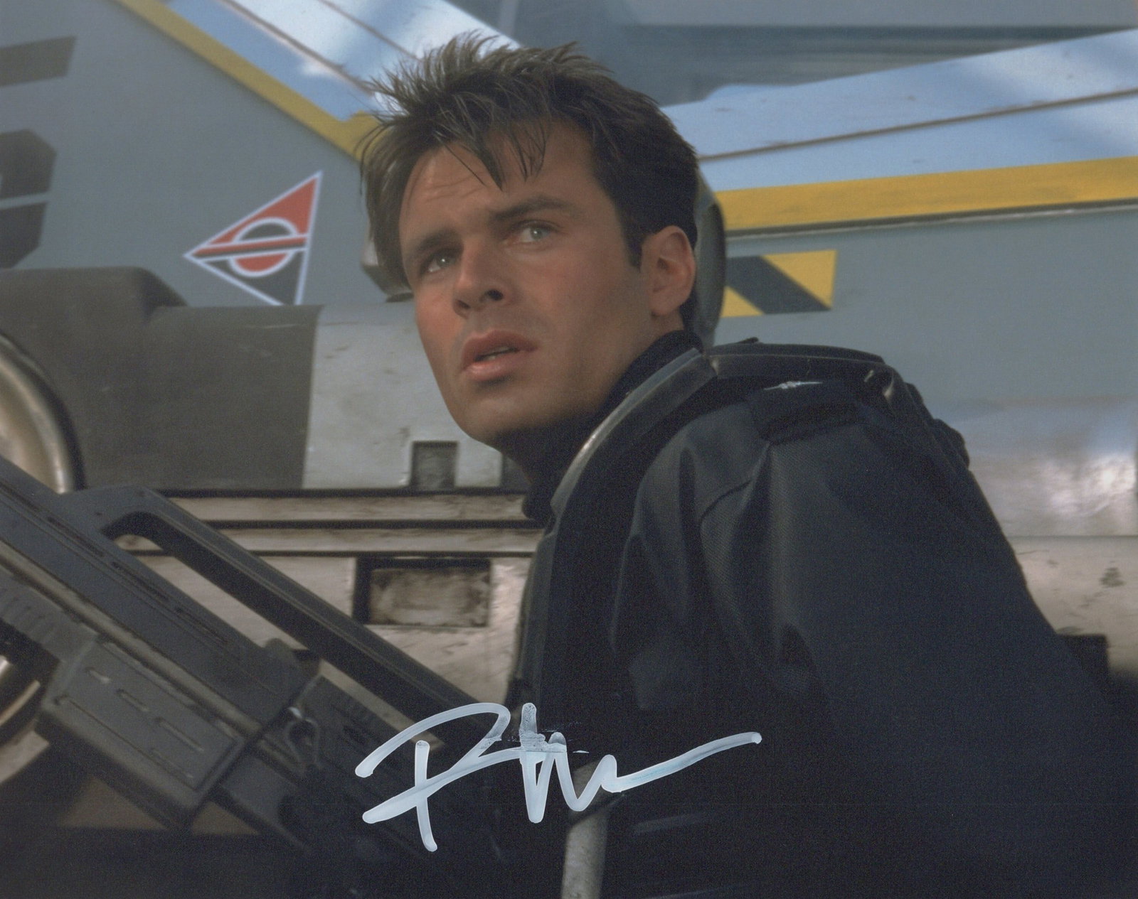 Patrick Muldoon (1968-2026) STARSHIP TROOPERS In Person Signed Photo: Photo size is 8x10. Patrick Muldoon (1968-2026) in person signed photo from the movie STARSHIP TROOPERS. Patrick Muldoon as the character Zander Barcalow