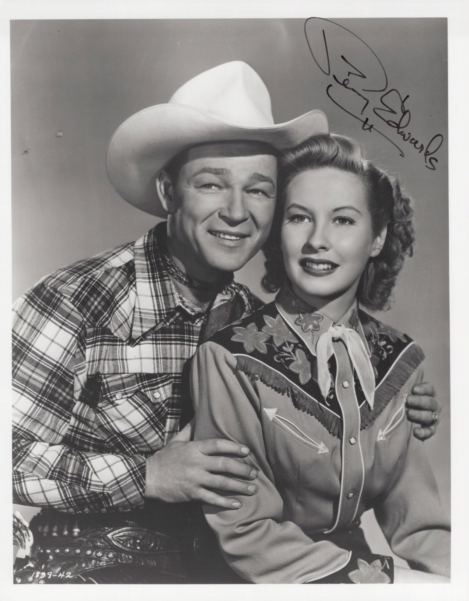 Penny Edwards (1928-1998) DALTON GIRLS Signed Photo: Photo size is 8x10. Penny Edwards (1928-1998) signed photo from the movie THE DALTON GIRLS. Penny Edwards as the character Columbine Dalton