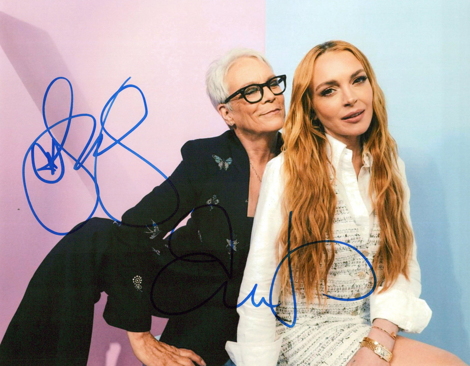 Jamie Lee Curtis / Lindsay Lohan FREAKIER FRIDAY In Person Signed Photo: Photo size is 8x10. Jamie Lee Curtis / Lindsay Lohan in person signed photo from the movie FREAKIER FRIDAY. Jamie Lee Curtis as the character Tess Coleman. Lindsay Lohan as the character Anna Coleman