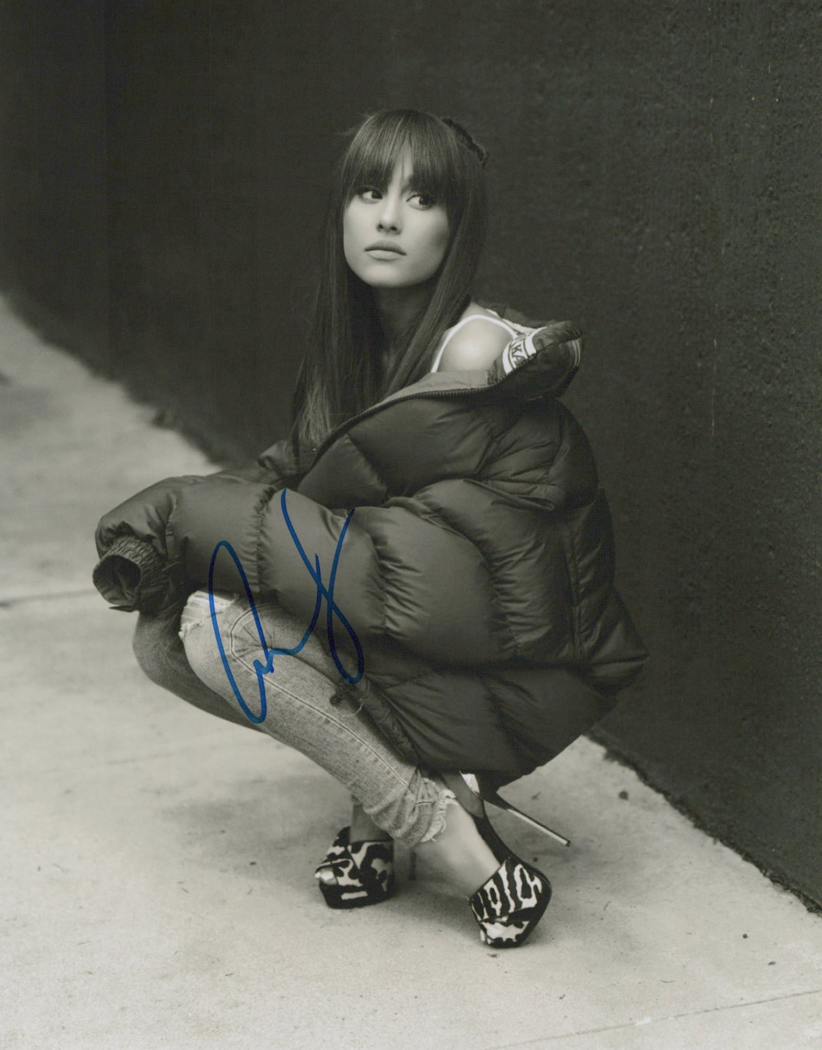 Arianna Grande SINGER / ACTRESS In Person Signed Photo: Photo size is 8x10. Arianna Grande in person signed photo. Ariana Grande is a Grammy-winning singer, songwriter, and actress known for her four-octave vocal range and signature pop style. Her music bl