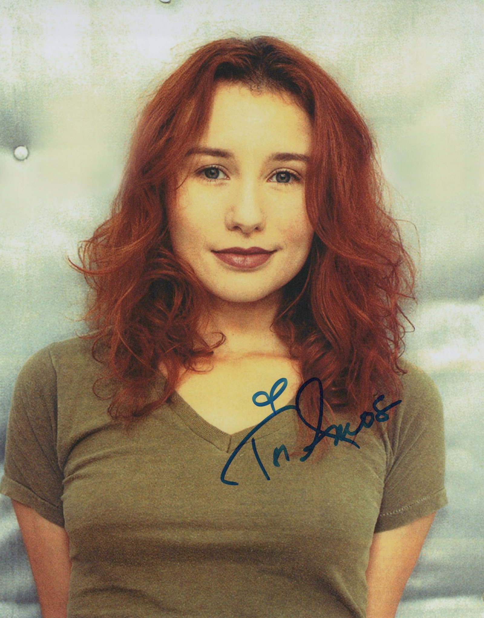 Tori Amos MUSICIAN In Person Signed Photo: Photo size is 8x10. Tori Amos in person signed autographed photo. Tori Amos is an American singer-songwriter and pianist. She is a classically trained musician with a mezzo-soprano vocal range.