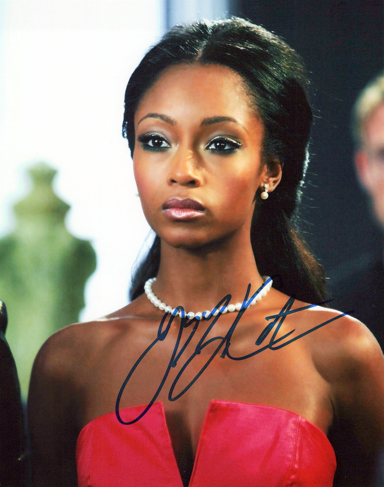 Yaya DaCosta THE BUTLER In Person Signed Photo: Photo size is 8x10. Yaya DaCosta in person signed photo movie THE BUTLER. Yaya DaCosta as the character Carol Hammie