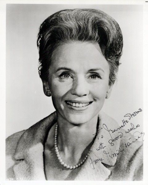 Jessica Tandy (1909-1994) BEAUTIFUL Signed Photo: Photo size is 8x10. Jessica Tandy (1909-1994) beautiful signed photo. Jessica Tandy has done such movies as DRIVING MISS DAISY, FRIED GREEN TOMATOES, and THE BIRDS.