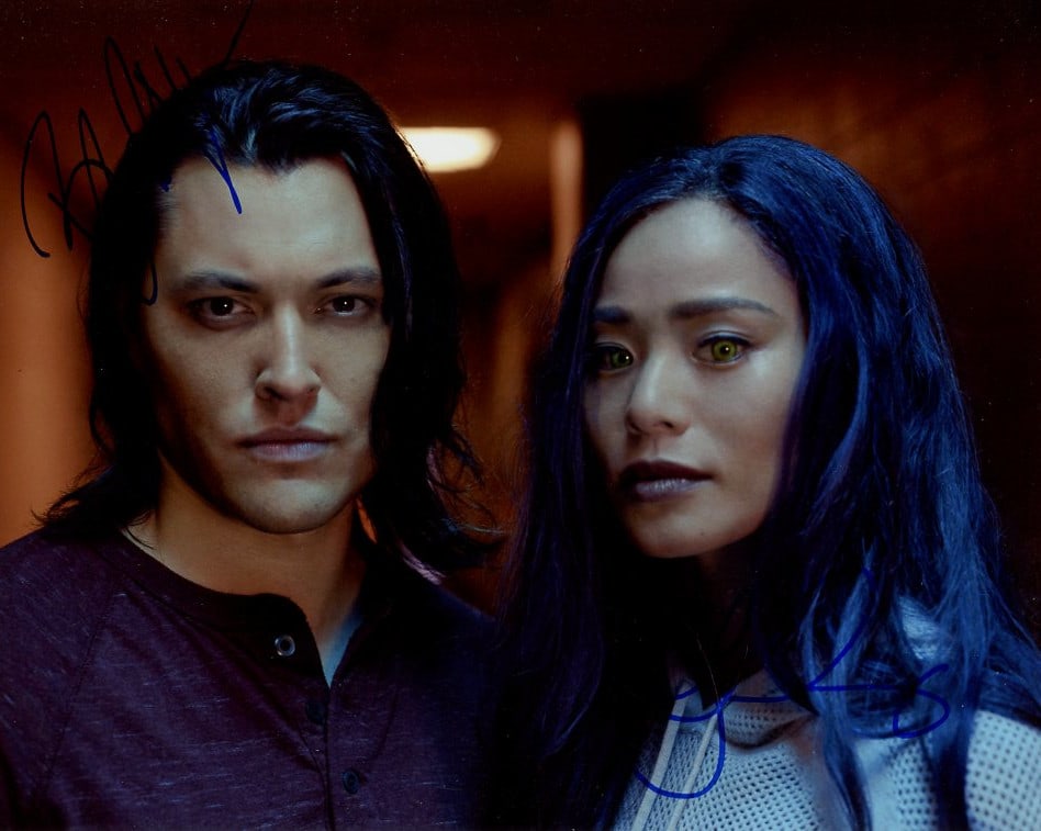 Blair Redford / Jamie Chung THE GIFTED In Person Signed Photo: Photo size is 8x10. Blair Redford / Jamie Chung in person signed autographed photo from the TV series THE GIFTED. Blair Redford as the character John Proudstar. Jamie Chung as the character Blink