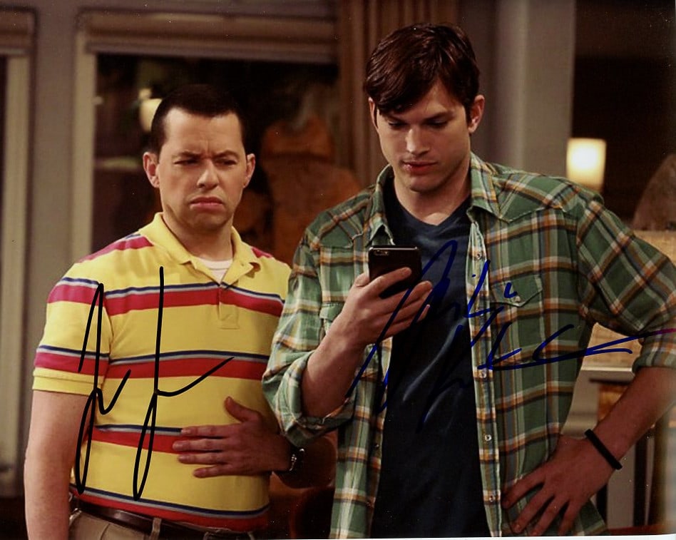 Ashton Kutcher / Jon Cryer 2 1/2 MEN In Person Signed Photo (1 of 1)