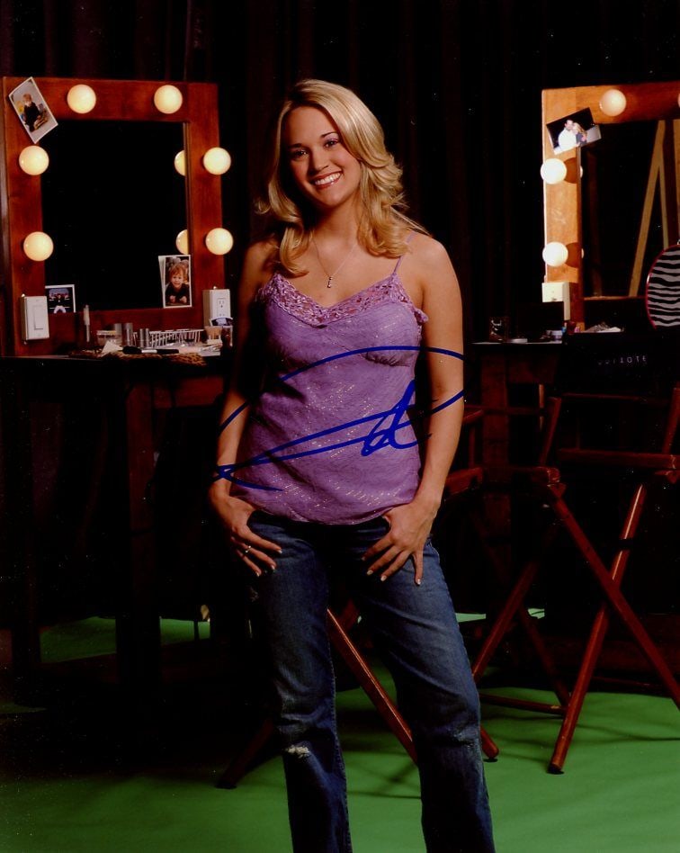 Carrie Underwood COUNTRY SUPERSTAR In Person Signed Photo: Photo size is 8x10. Carrie Underwood in person signed autographed photo. besides being a country superstar she is also created music for the movies ENCHANTED, THE CHRONICLES OF NARNIA