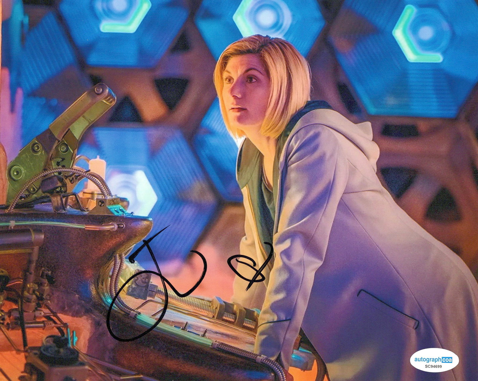 Jodi Whittaker DR WHO In Person Signed Photo (1 of 1)