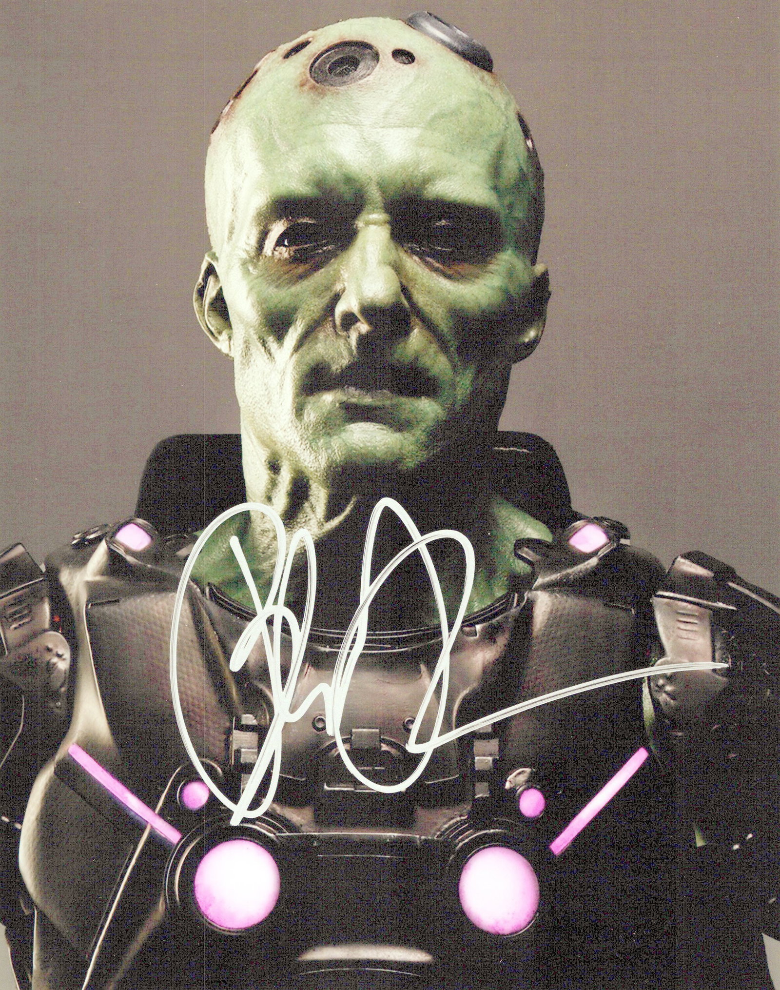 Blake Ritson KRYPTON In Person Signed Photo: Photo size is 8x10. Blake Ritson n person signed photo from the TV series KRYPTON. Blake Ritson as the caracter Brainiac.