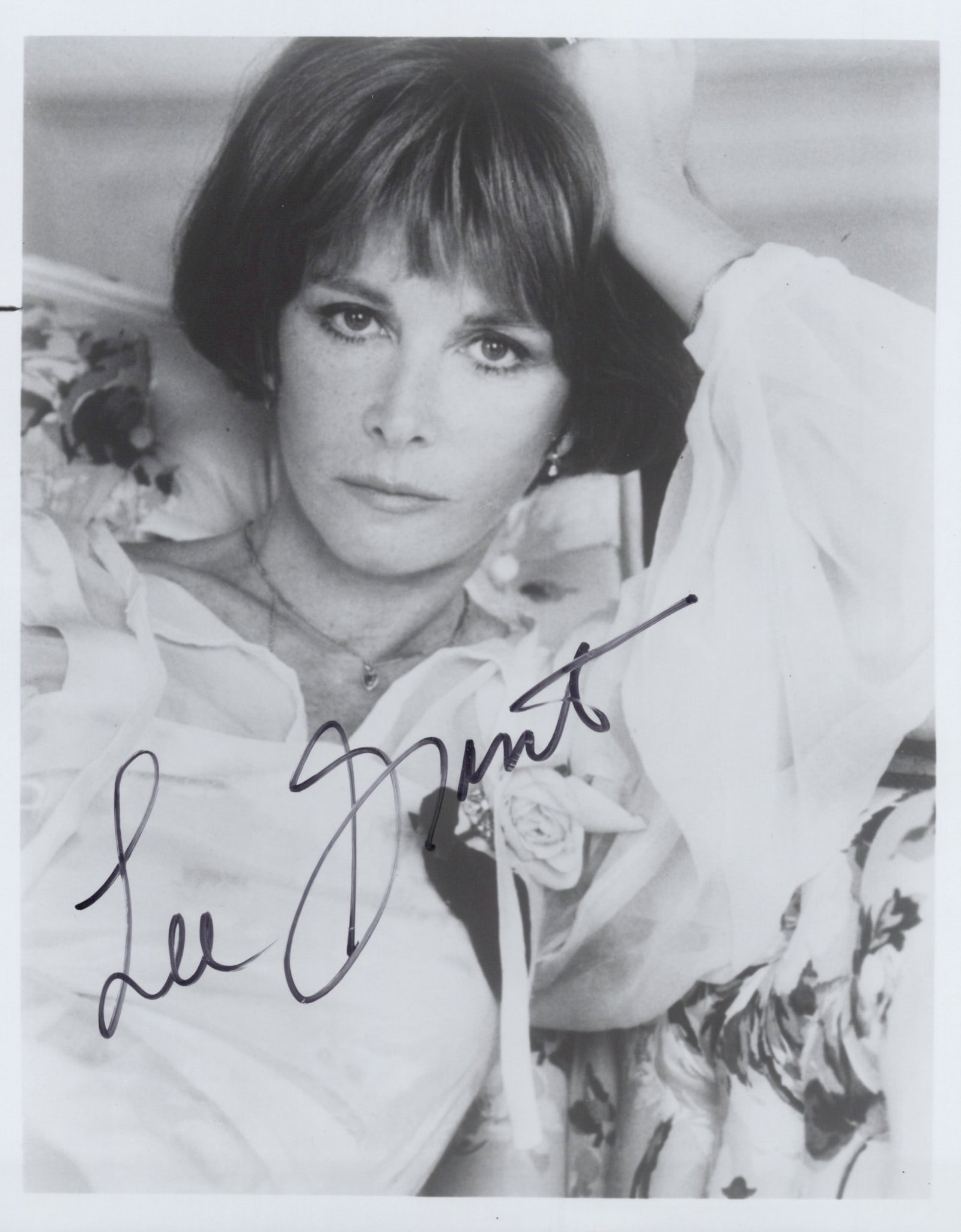 Isabella Rossellini IMMORTAL BELOVED In Person Signed Photo: Photo size is 8x10. Isabella Rossellini in person signed photo from the movie IMMORTAL BELOVED. Isabella Rossellini as the character Anna Marie Erdody