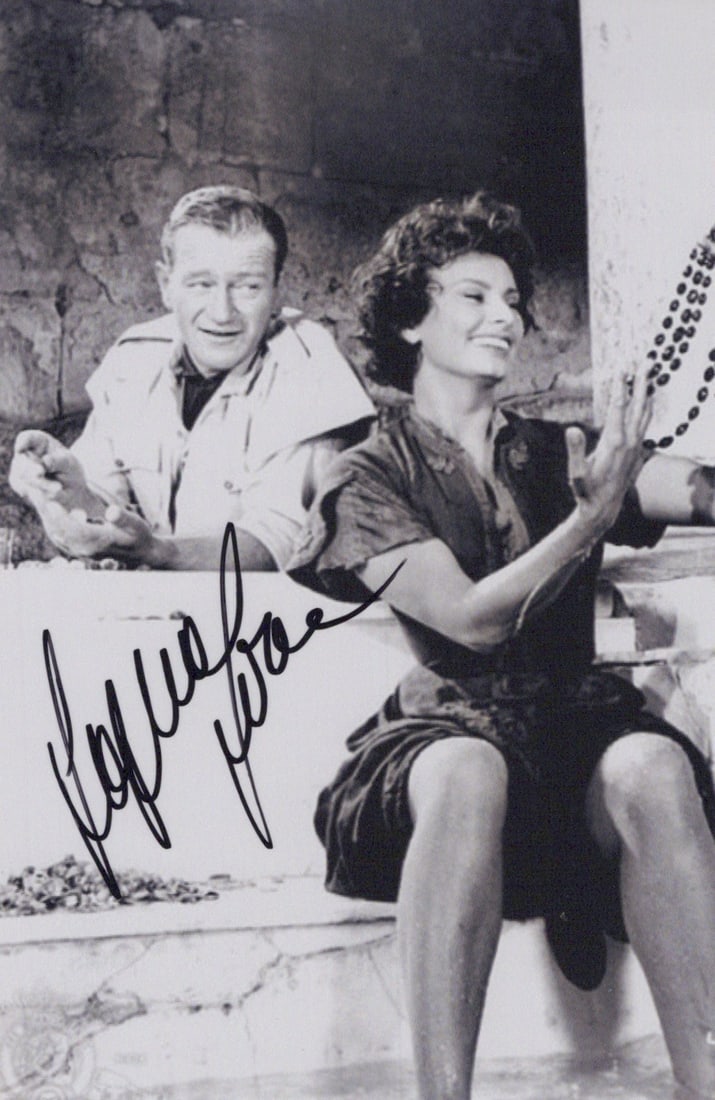 Sophia Loren LEGEND OF THE LOST In Person Signed Photo: Photo size is 4x6. Sophia Loren in person signed photo from the movie LEGEND OF THE LOST. Sophia Loren as the character Dita.