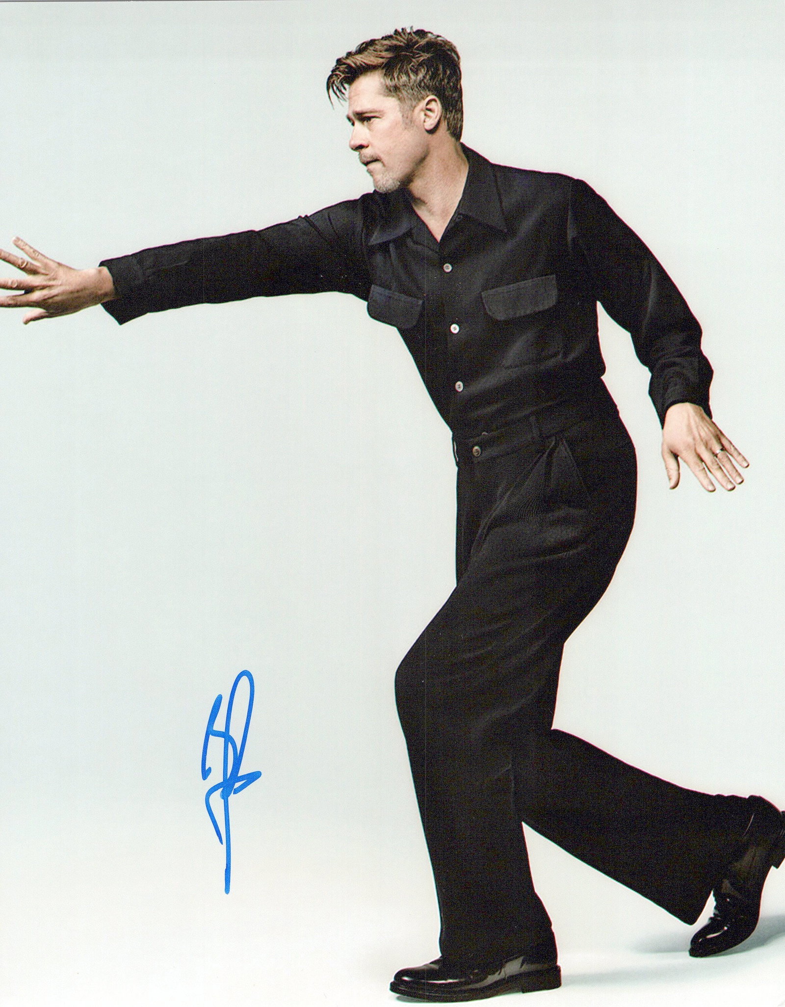 Brad Pitt TROY / INTERVIEW VAMPIRE In Person Signed Photo: Photo size is 8x10. Brad Pitt in person signed photo. Brad Pitt has done such movies as INTERVIEW WITH THE VAMPIRE, THELMA AND LOUISE, and F1 THE MOVIE
