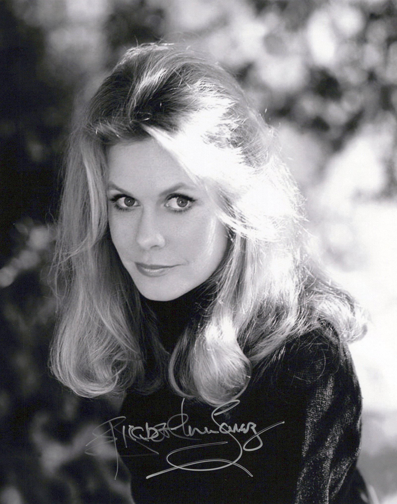 Elizabeth Montgomery (1933-1995) BEWITCHED Signed Photo (1 of 1)