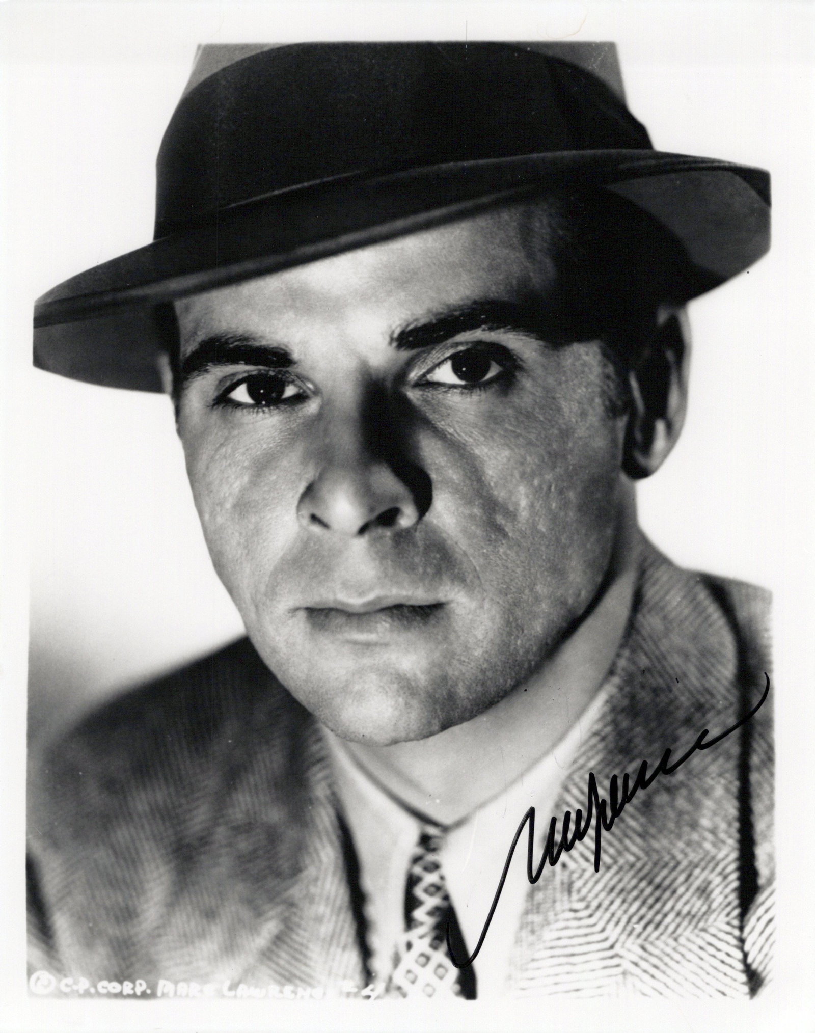 Marc Lawrence (1909-2005) GANGSTER Signed Photo (1 of 1)
