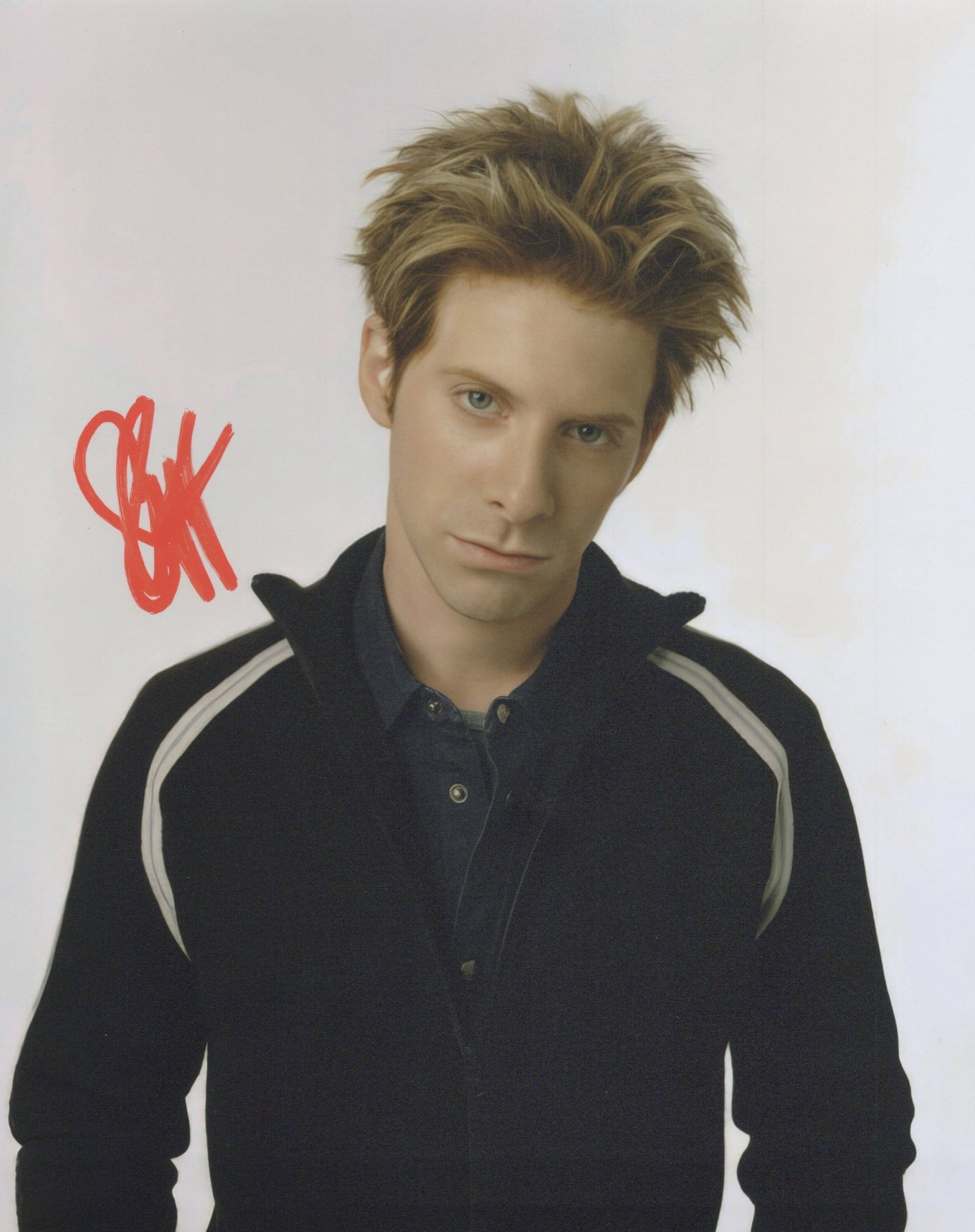 Seth Green BUFFY / FAMILY GUY In Person Signed Photo: Photo size is 8x10. Seth Green in persons igned photo. Seth green has done such TV and movies as BUFFY THE VAMPIRE SLAYER, FAMILY GUY, and AUSTIN POWERS