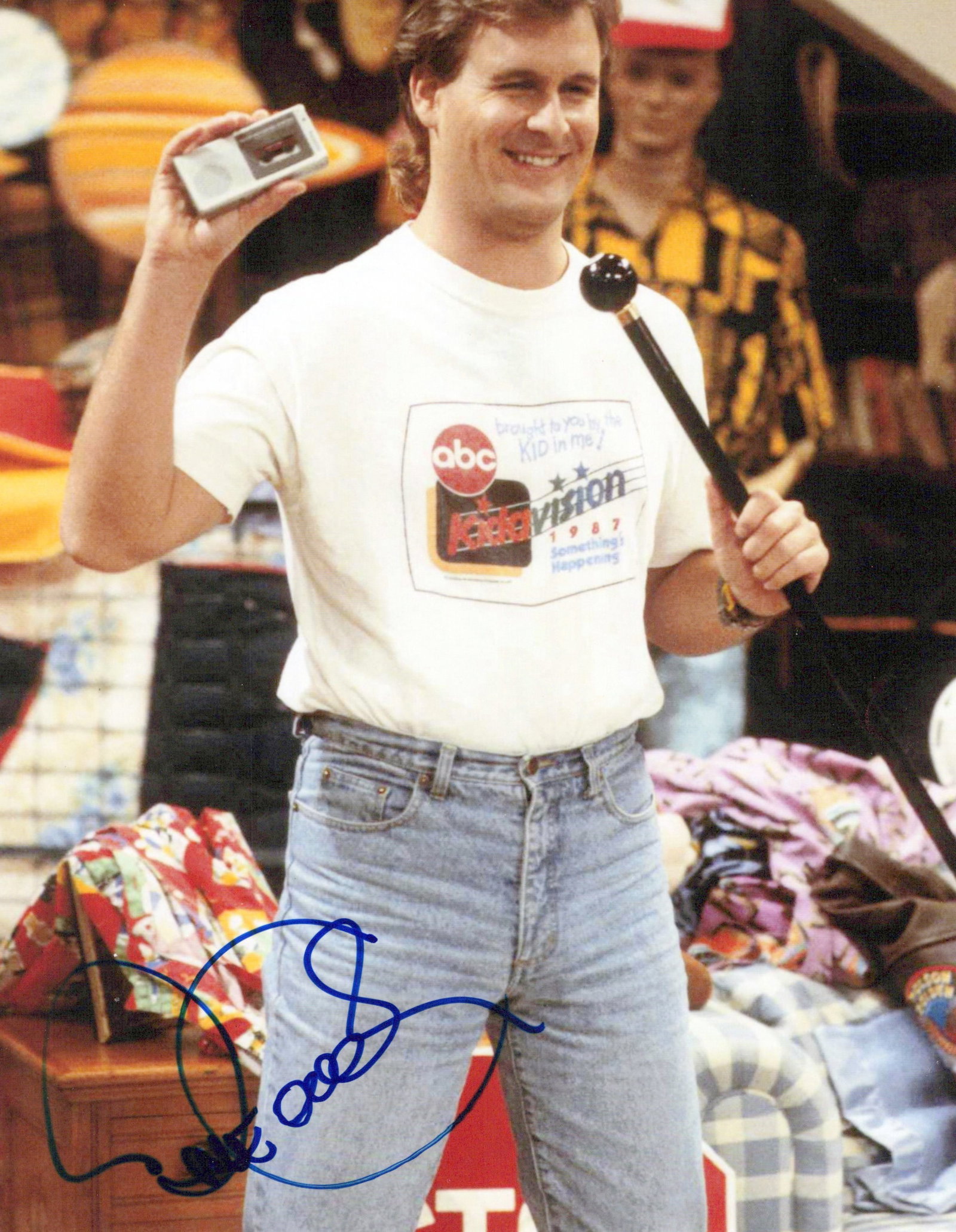 David Coulier FULL HOUSE In Person Signed Photo: Photo size is 8x10. David Coulier in person signed photo from the TV series FULL HOUSE. David Coulier as the character Joey Gladstone