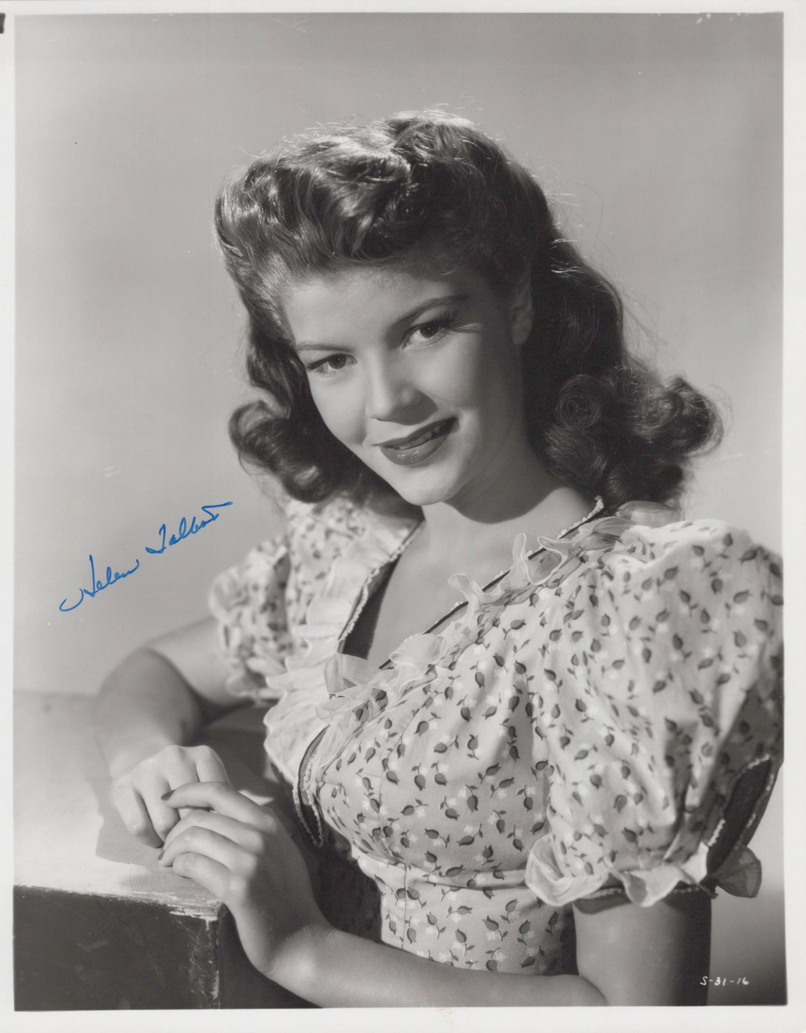 Helen Talbot (1924-2010) TEXAS RANGER / TRAIL KIT CARSON Signed Photo: Photo size is 8x10. Helen Talbot (1924-2010) beautiful signed photo. Helen Talbot has done such movies as FEDERAL OPERATOR 99, TRAIL OF KIT CARSON, and LONE TEXAS RANGER
